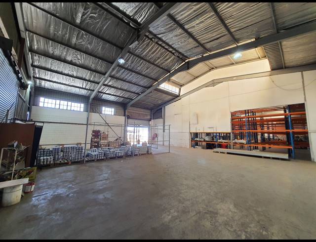 1,800M² WAREHOUSE FOR SALE IN CLEVELAND
